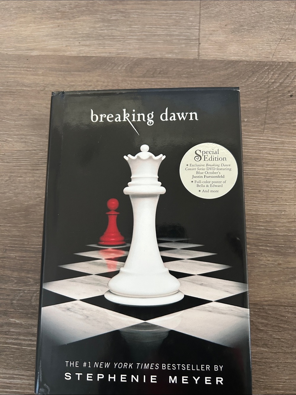 LIKE NEW Hardcover SPECIAL EDITION of BREAKING DAWN (TWILIGHT SAGA)